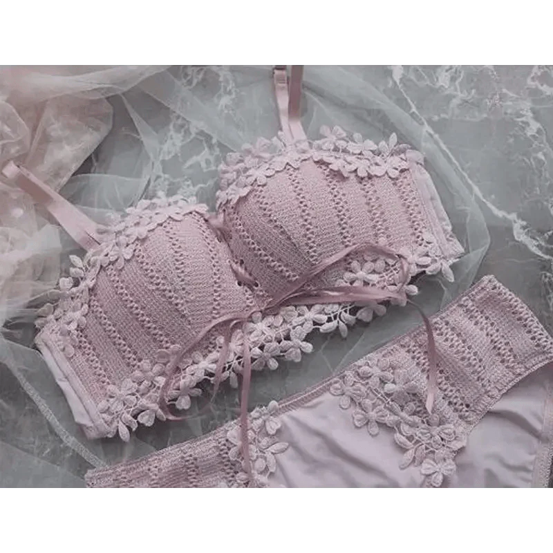 Floral Embroidery Wireless Push-Up Bralette